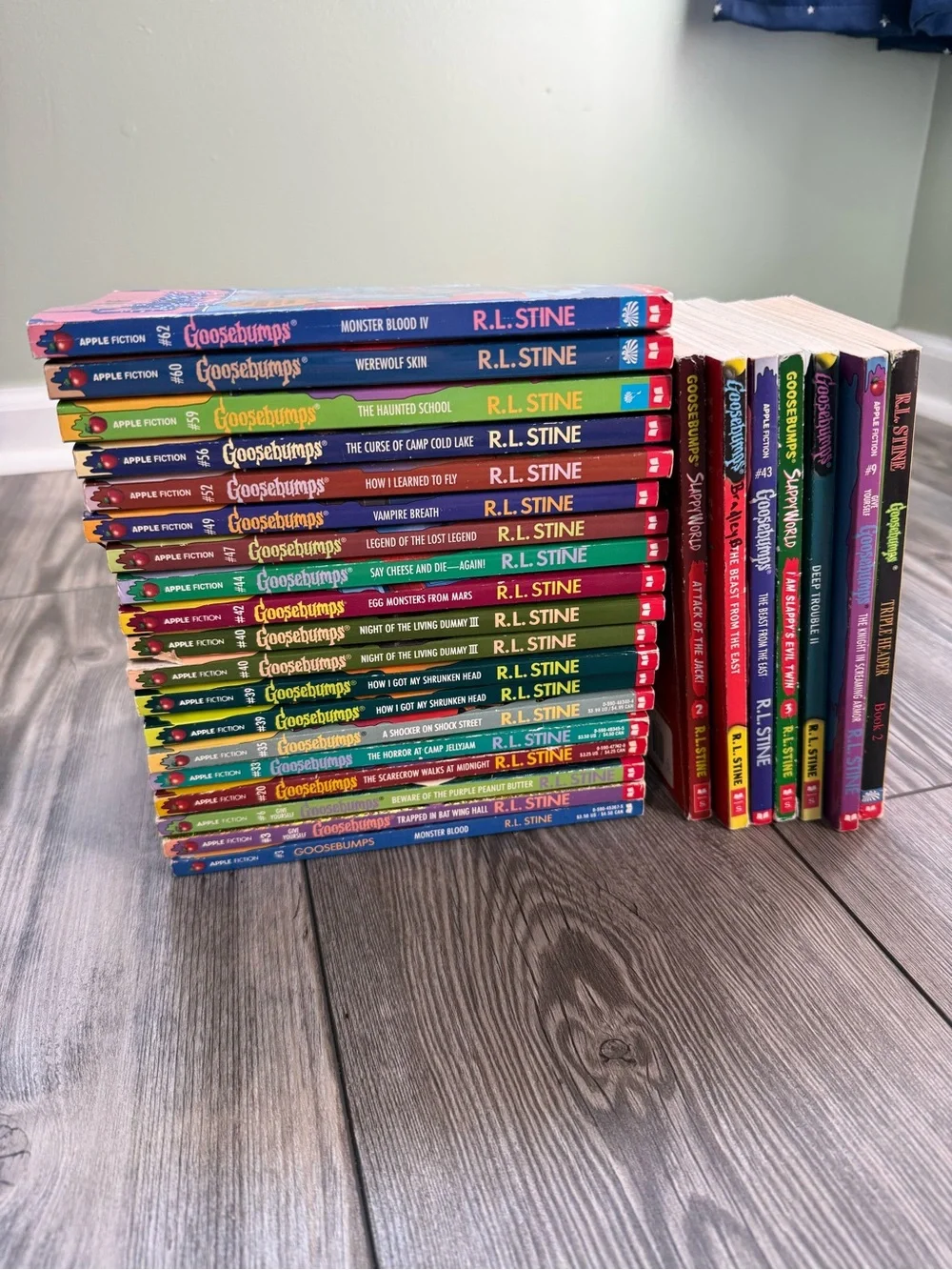 Vintage R.L. Stine Goosebumps Lot of 26 Paperback Books 1990s R.L. Stine Books - Picture 1 of 4